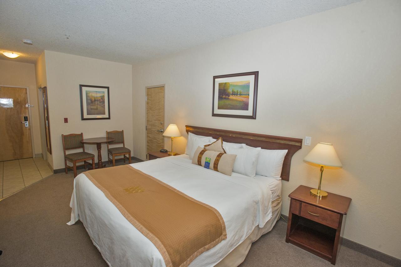 Lakeview Inns & Suites - Chetwynd Luaran gambar